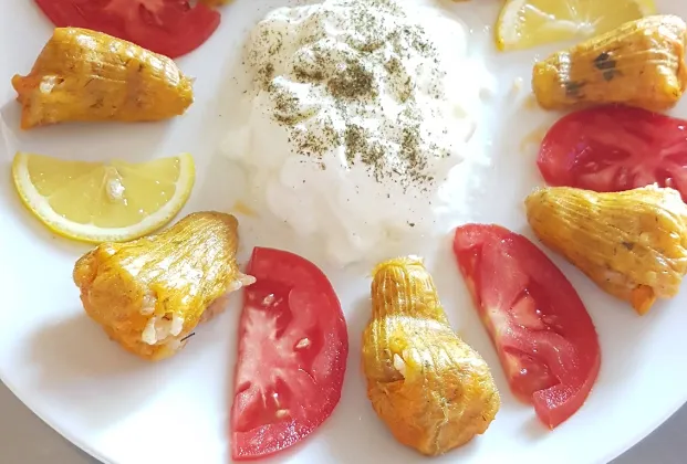 Stuffed zucchini flowers