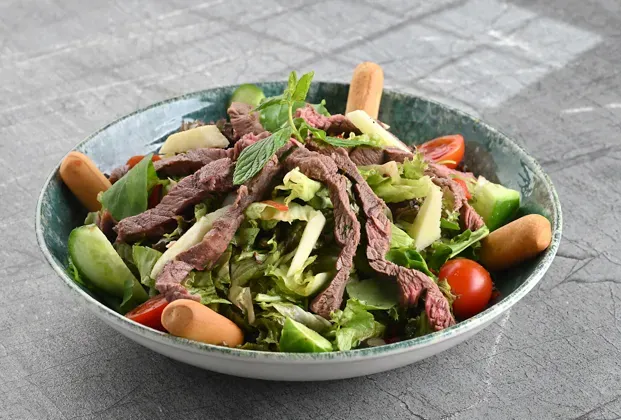 Grilled steak salad