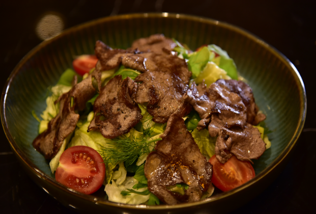Beef Lokum Salad