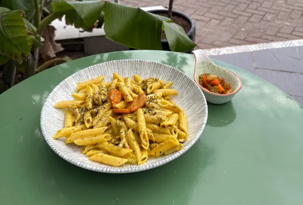 Curry sauce penne