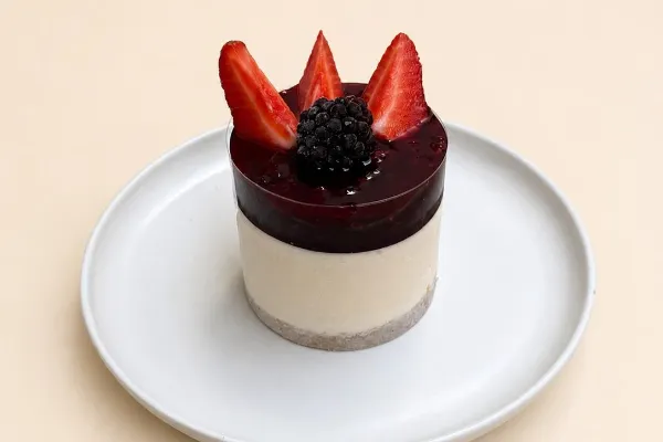 Forest fruit cold cheesecake + filter coffee