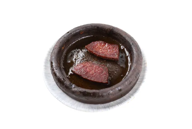 Sucuk in an earthenware dish