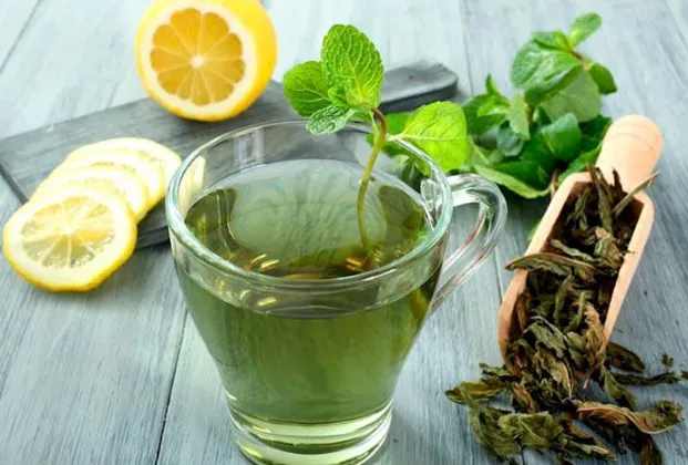 Mint and lemon tea