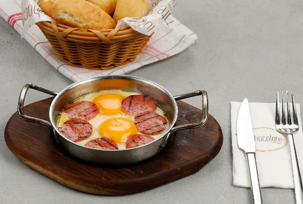 Eggs with sucuk