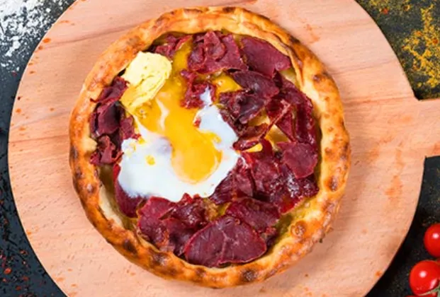 Pide with pastırma and egg