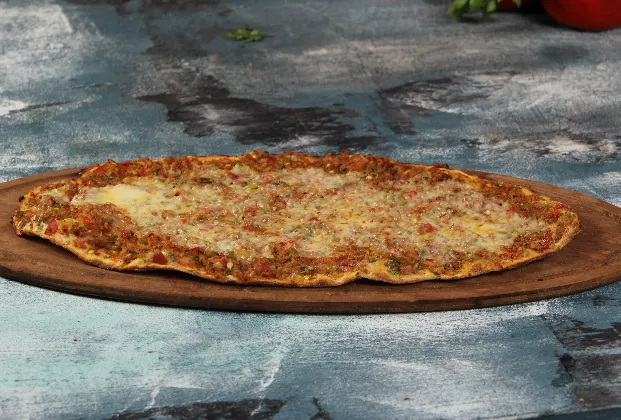 Kaşarlı lahmacun