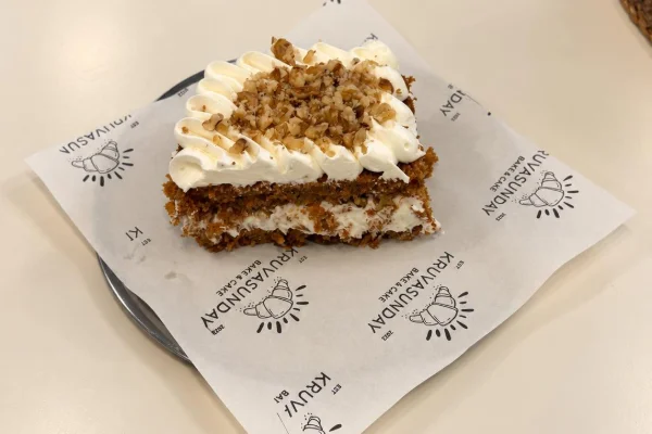 Creamy carrot cinnamon cake