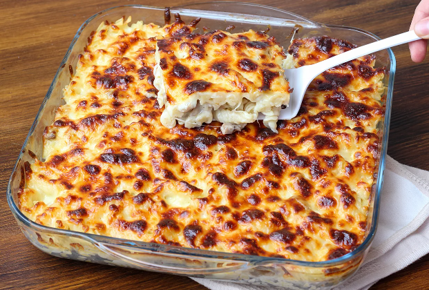Baked pasta with chicken and mushrooms