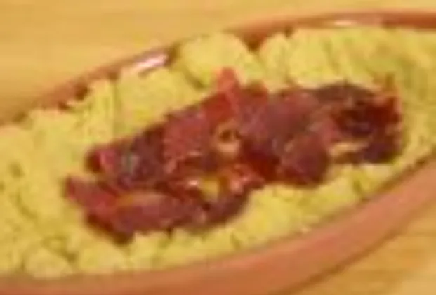 Hummus with pastırma