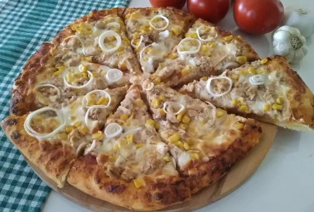 Tuna Pizza