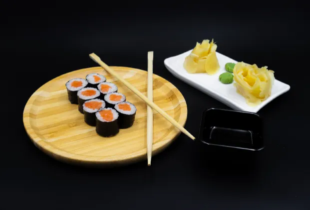 Salmon maki
