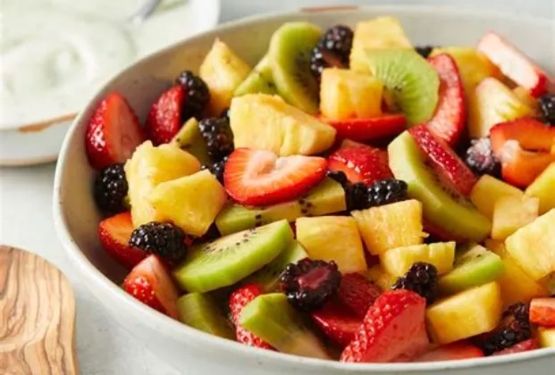 Fresh Fruit Salad with Honey, Yogurt and Cinnamon