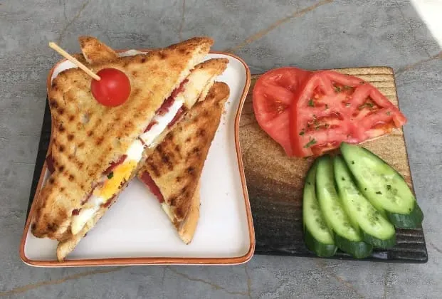 Kaşarlı Tost (Turkish cheese toast)