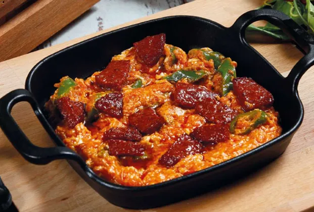 Menemen with sucuk