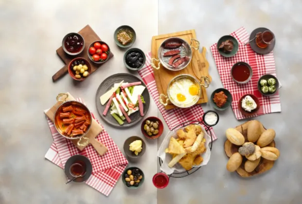 Assorted Breakfast Platter (for 2 people)
