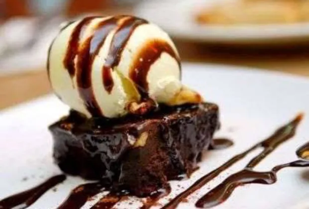 Brownie with ice cream