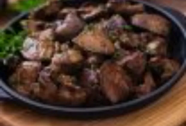 Arnavut ciğeri (Albanian-style fried liver)