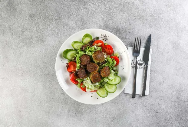 Falafel salad