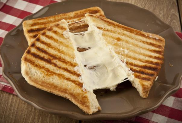 Kaşar cheese toast