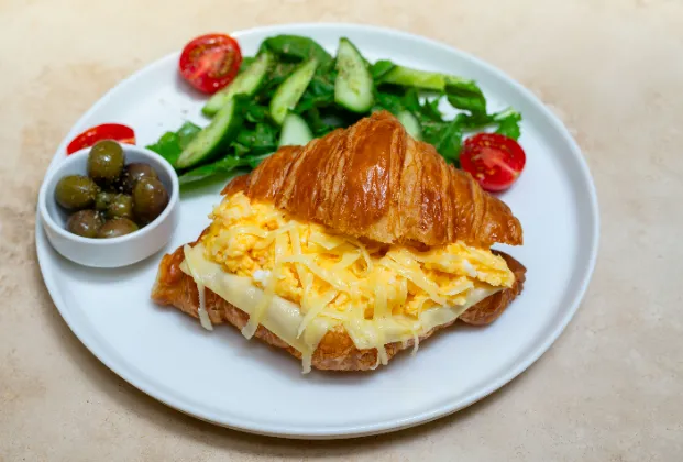 Egg and kaşar croissant