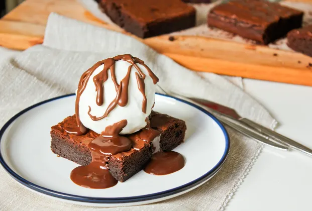 Islak Kek with Ice Cream