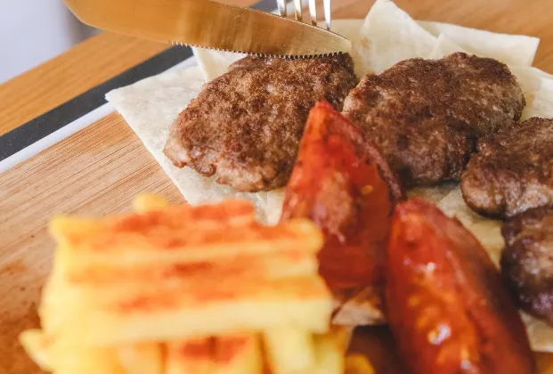 Anne köftesi (Turkish-style meatballs)