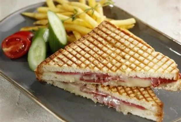 Ham and kaşar toast