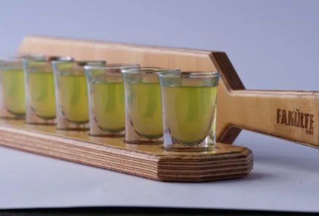 6 Shots of University