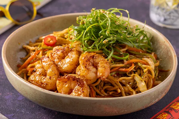 Shrimp and vegetable noodles