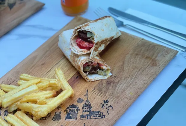 Vegan Sucuk Wrap & Fries