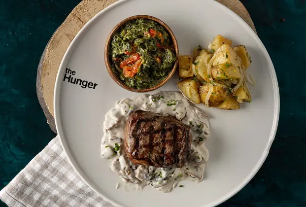 Beef tenderloin with mushroom sauce
