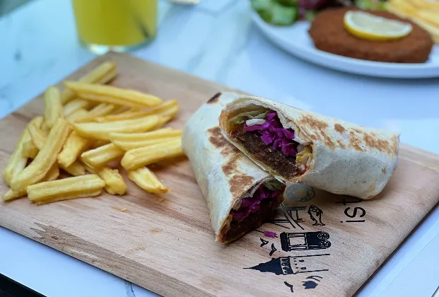 Vegan Köfte Wrap & Fries