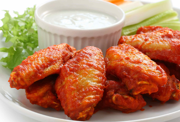 Grilled Chicken Wings with Pan-Fried Potatoes, Grilled Tomato and Pepper