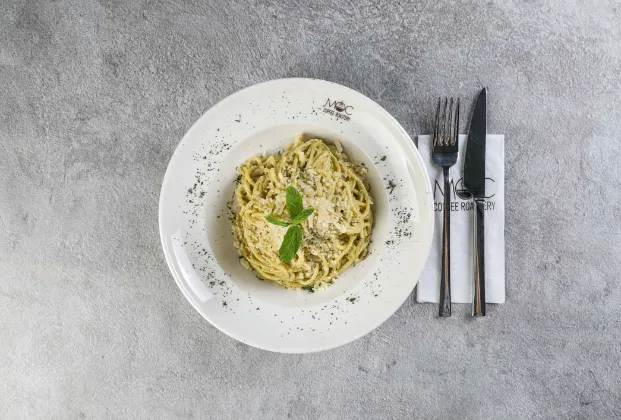 Spaghetti with pesto
