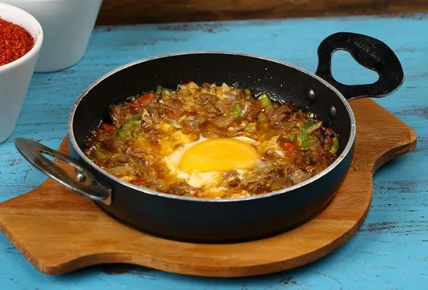 Eggs with minced meat
