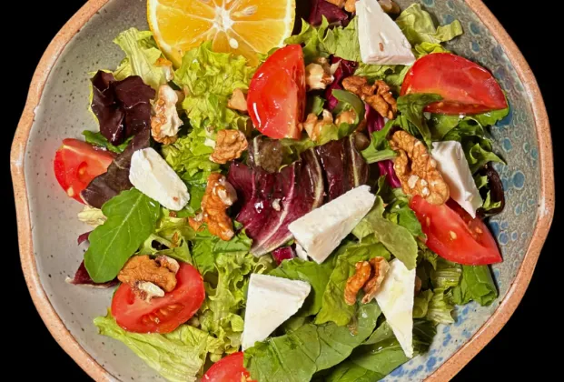 Tulum cheese and walnut salad