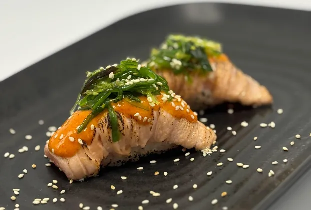 Spicy salmon nigiri