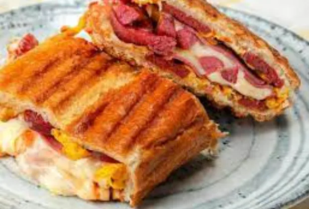 Toast with Kashar cheese and sucuk