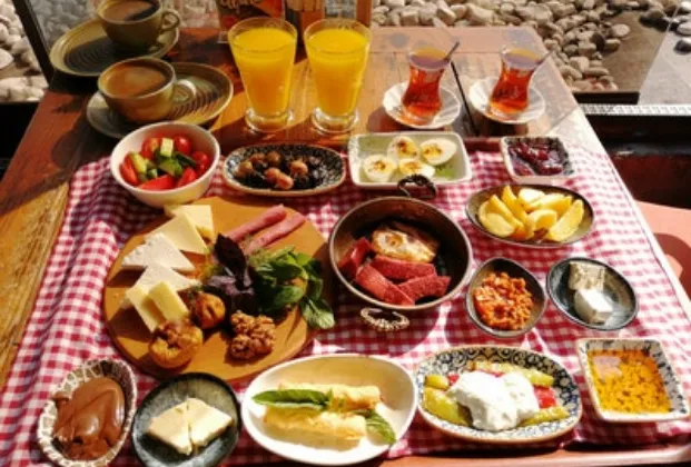 Regional serpme breakfast