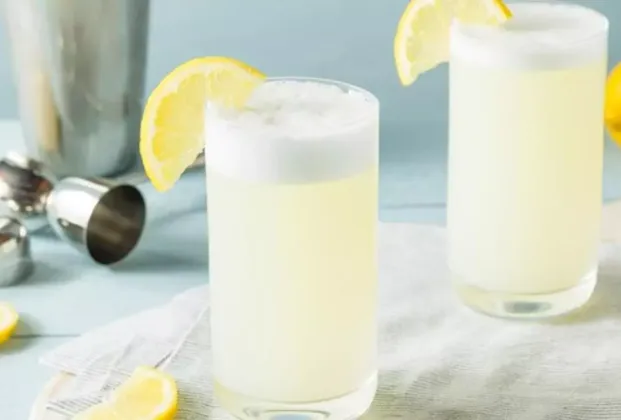 Non-alcoholic cocktail (sweet or sour)