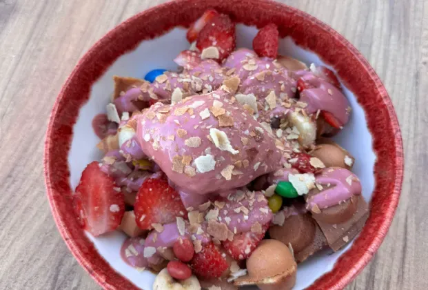 Reyya Strawberry Bubble Waffle