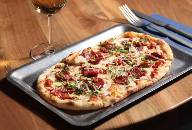 Sucuk flatbread