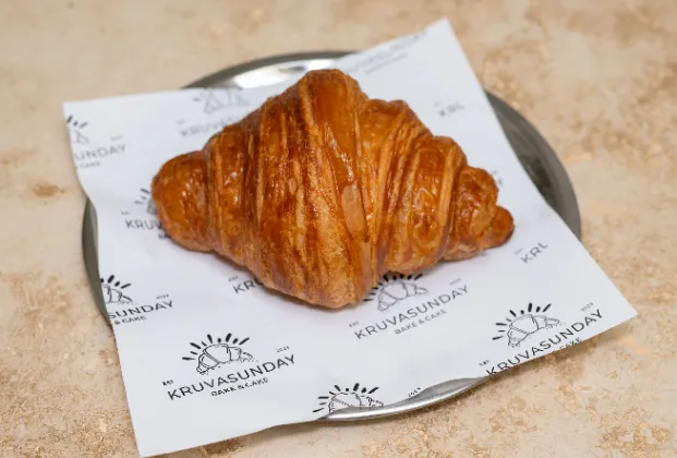 Plain croissant