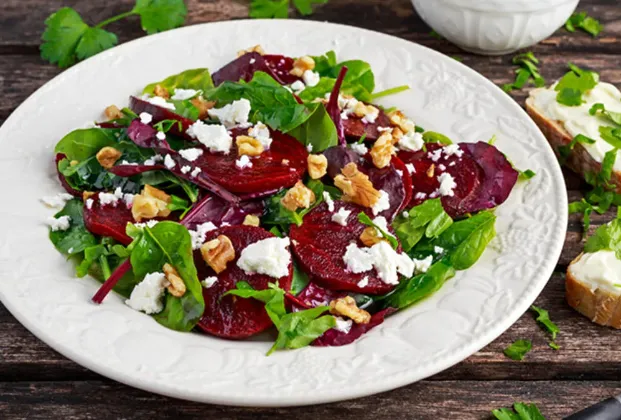 Arugula salad with goat cheese