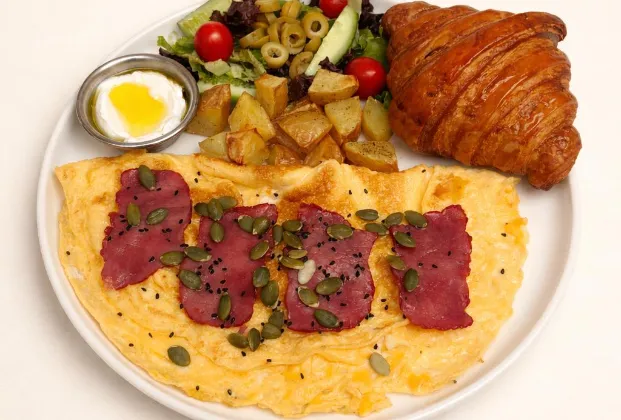 Smoked Meat Omelette Plate
