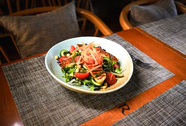 Grilled Halloumi Salad
