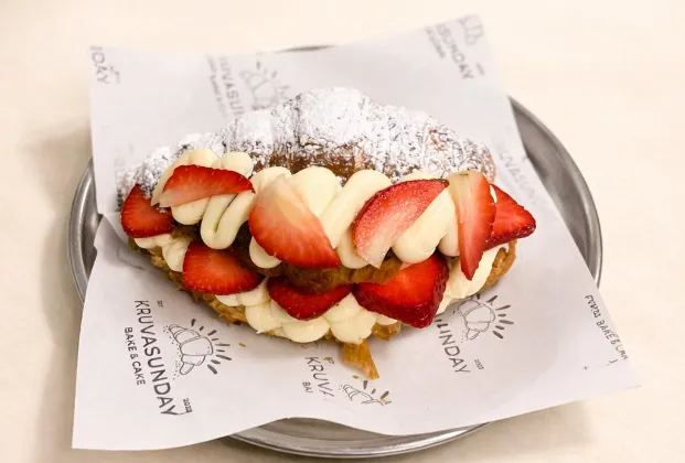 Croissant with pastry cream