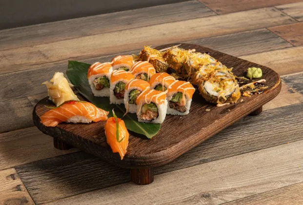 Salmon Set Menu (16 Pieces)
