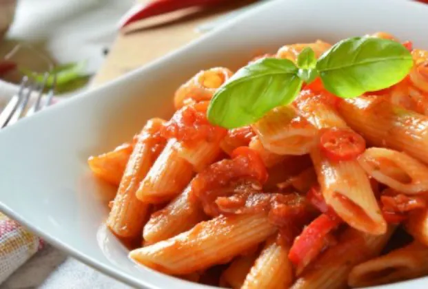 Neapolitan penne with tomato sauce