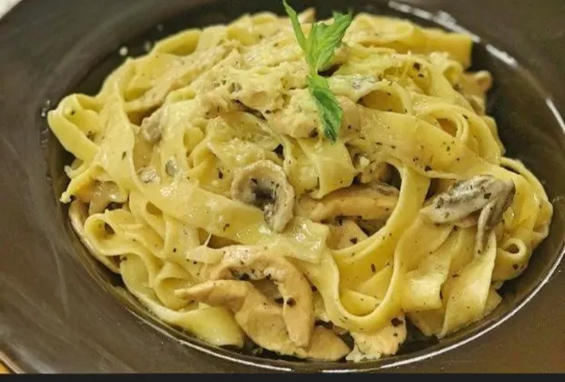 Chicken and Mushroom Fettuccine Alfredo